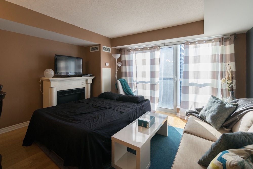 undefined Applewood Suites - 1 BR Wellington West 8