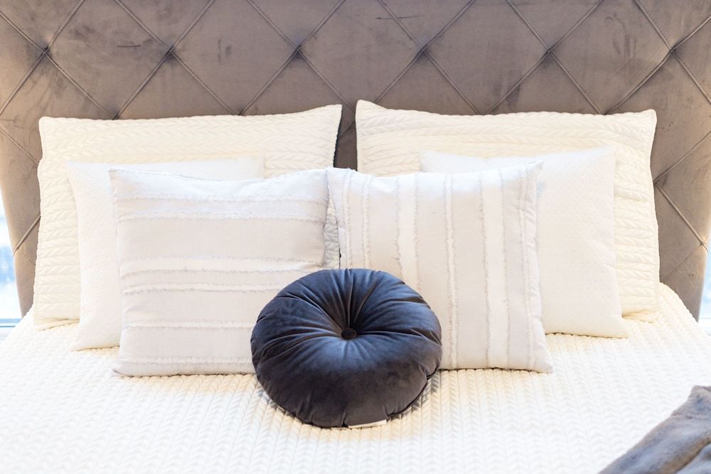 Applewood Suites - 1 BR Wellington West Executive Condo, 2 Bedrooms