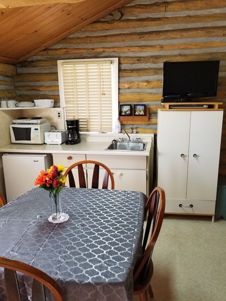 Christina Lake Lodge
