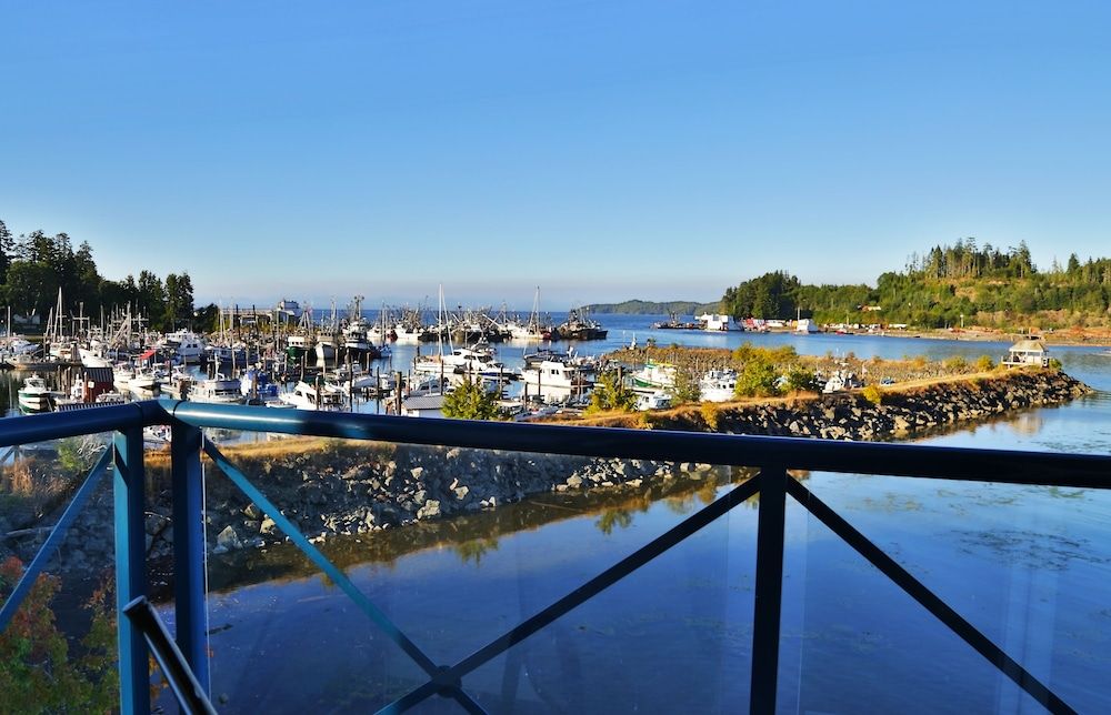 Glen Lyon Inn & Suites Standard Room, 2 Queen Beds, Ocean View 4