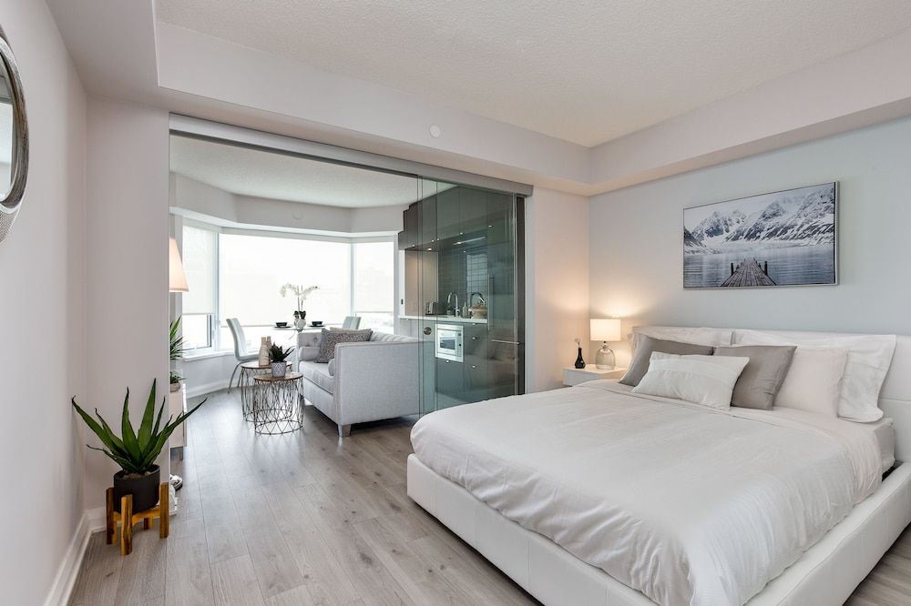 undefined QuickStay - Class in Yorkville (Yonge & Bloor)