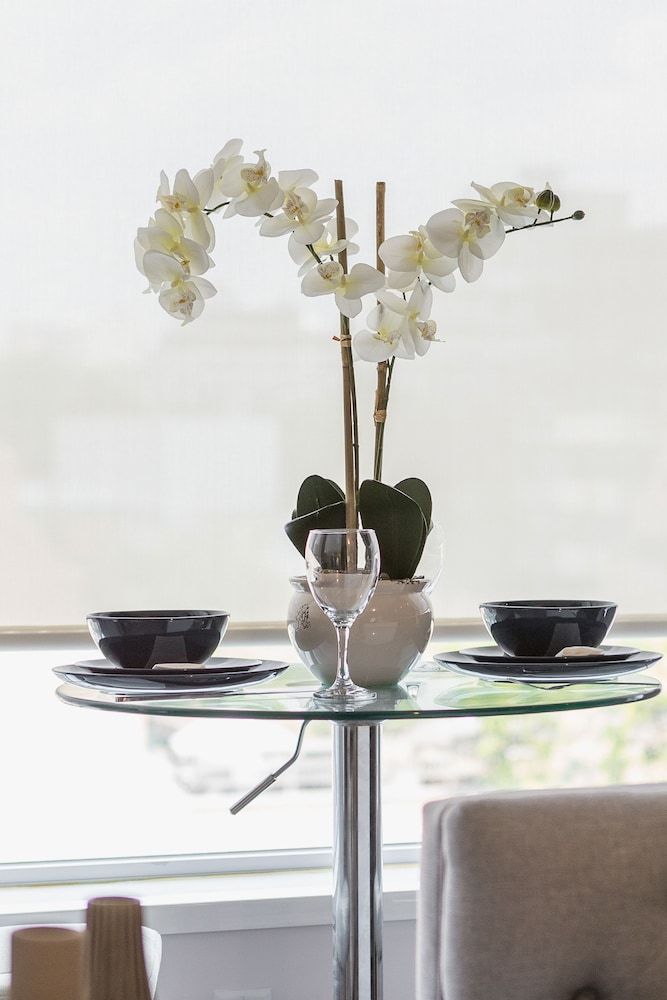 QuickStay - Class in Yorkville (Yonge & Bloor) Classic Condo, 1 Queen Bed 6