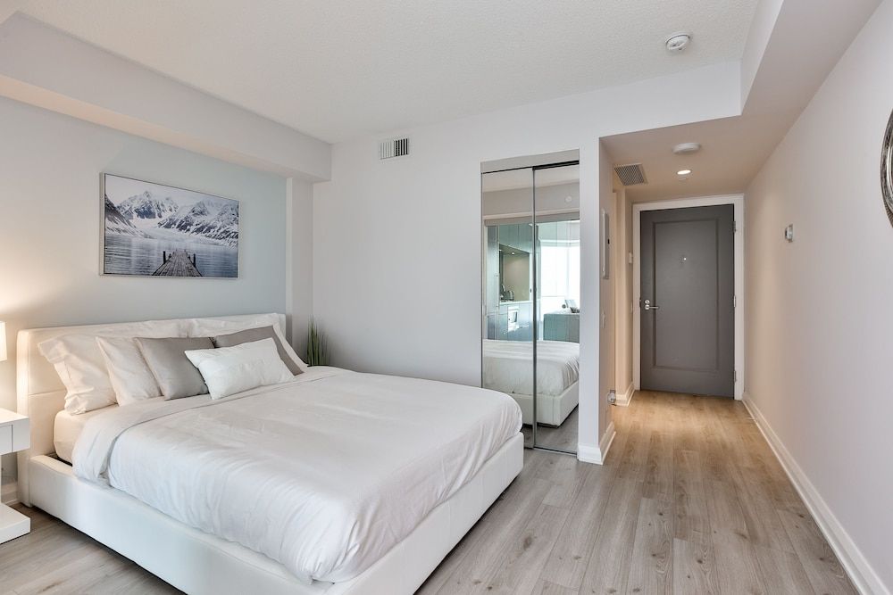 QuickStay - Class in Yorkville (Yonge & Bloor) Classic Condo, 1 Queen Bed 3