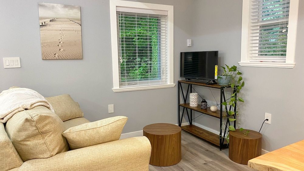 The Bonniebrook Lodge Cabin, 1 Queen Bed with Sofa bed 2