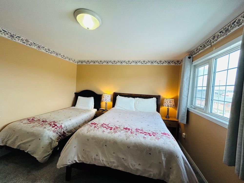 Midnight Sun Inn Deluxe Room, 1 Queen Bed 6