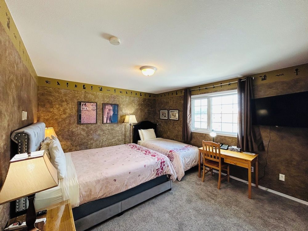 Midnight Sun Inn Deluxe Room, 1 Queen Bed 2