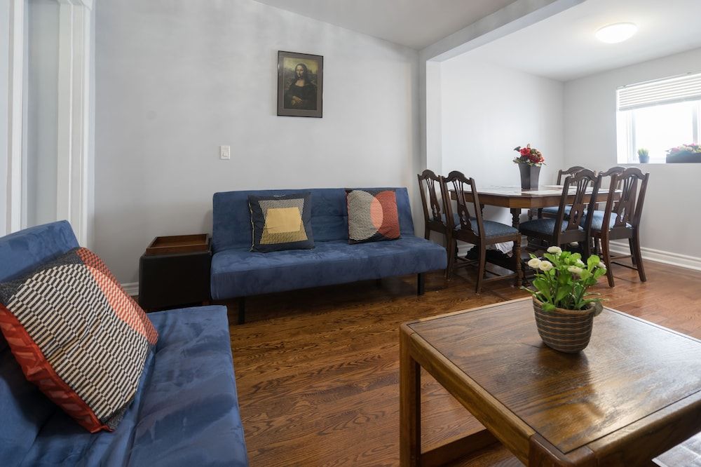 undefined Applewood Suites - 4 BDRM King West