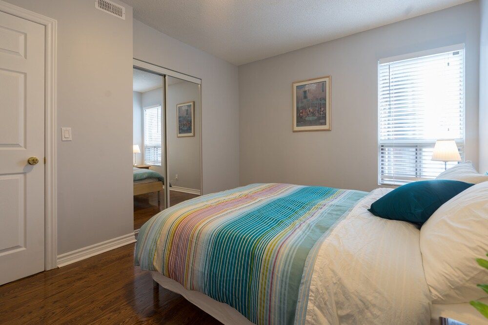 Applewood Suites - 4 BDRM King West City Loft, 4 Bedrooms 14