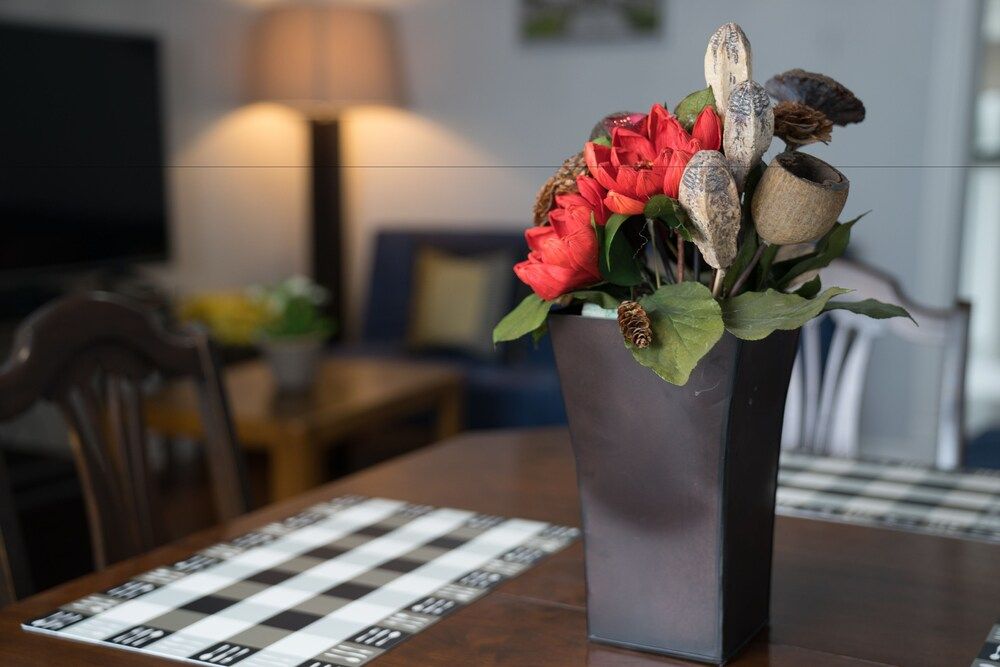 Applewood Suites - 4 BDRM King West City Loft, 4 Bedrooms 24