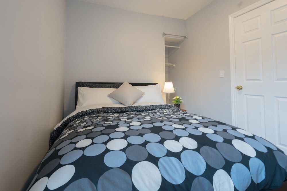 Applewood Suites - 4 BDRM King West City Loft, 4 Bedrooms 13