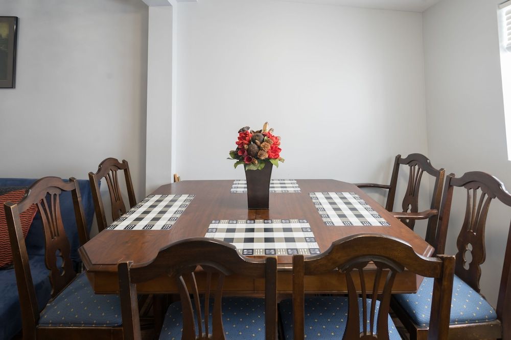 Applewood Suites - 4 BDRM King West City Loft, 4 Bedrooms 22