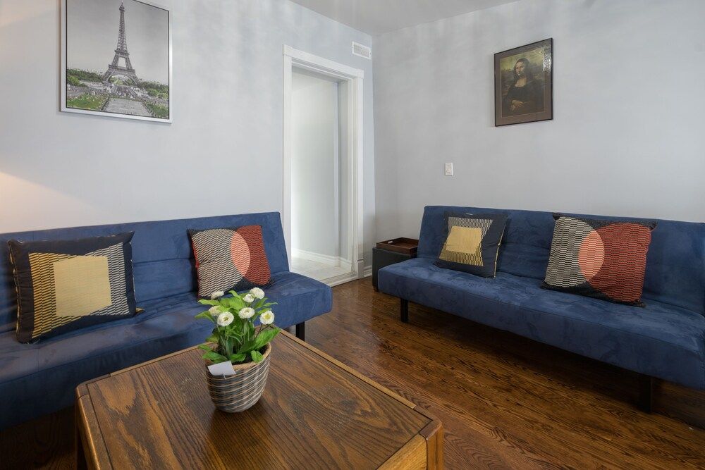 Applewood Suites - 4 BDRM King West City Loft, 4 Bedrooms 16