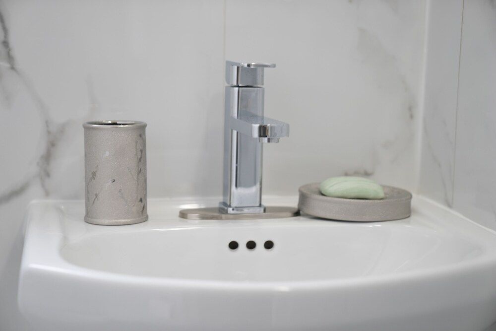 Applewood Suites - 4 BDRM King West City Loft, 4 Bedrooms 37