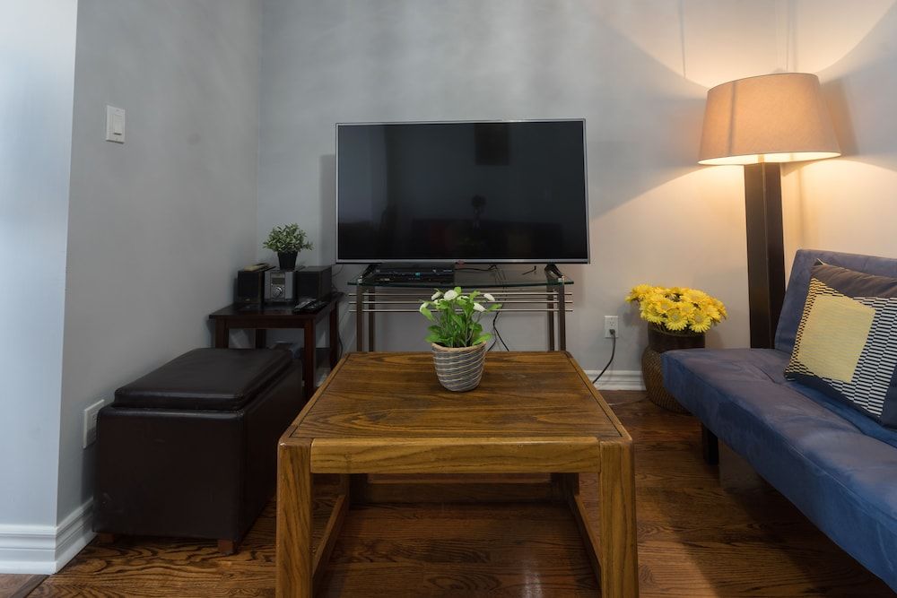 Applewood Suites - 4 BDRM King West City Loft, 4 Bedrooms 33