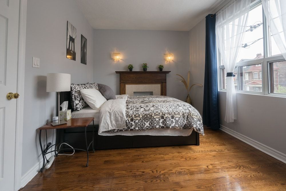 undefined Applewood Suites - 4 BDRM King West 9