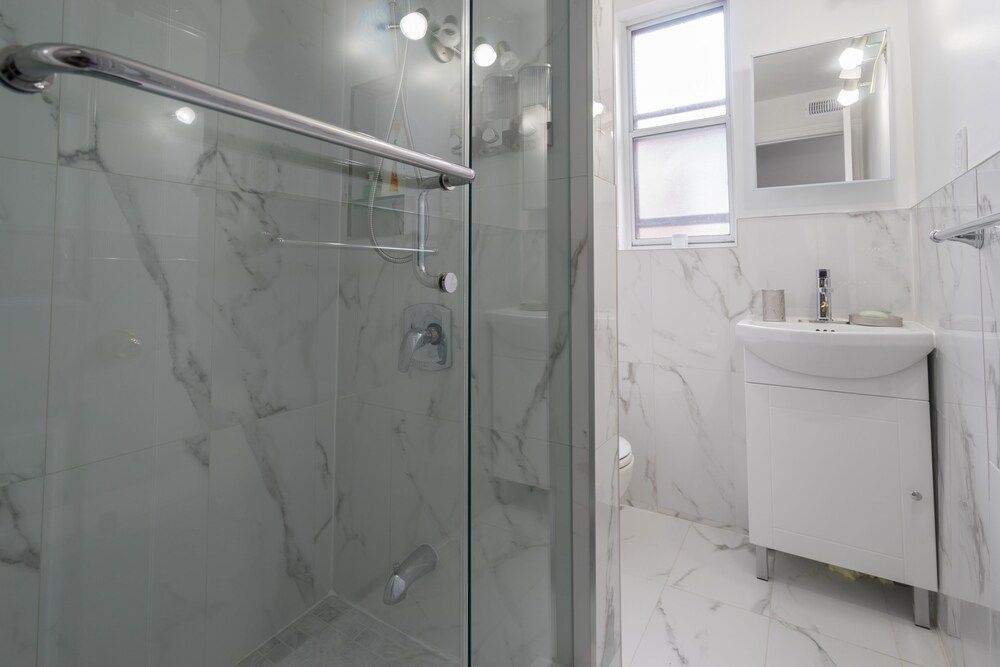 Applewood Suites - 4 BDRM King West City Loft, 4 Bedrooms 34