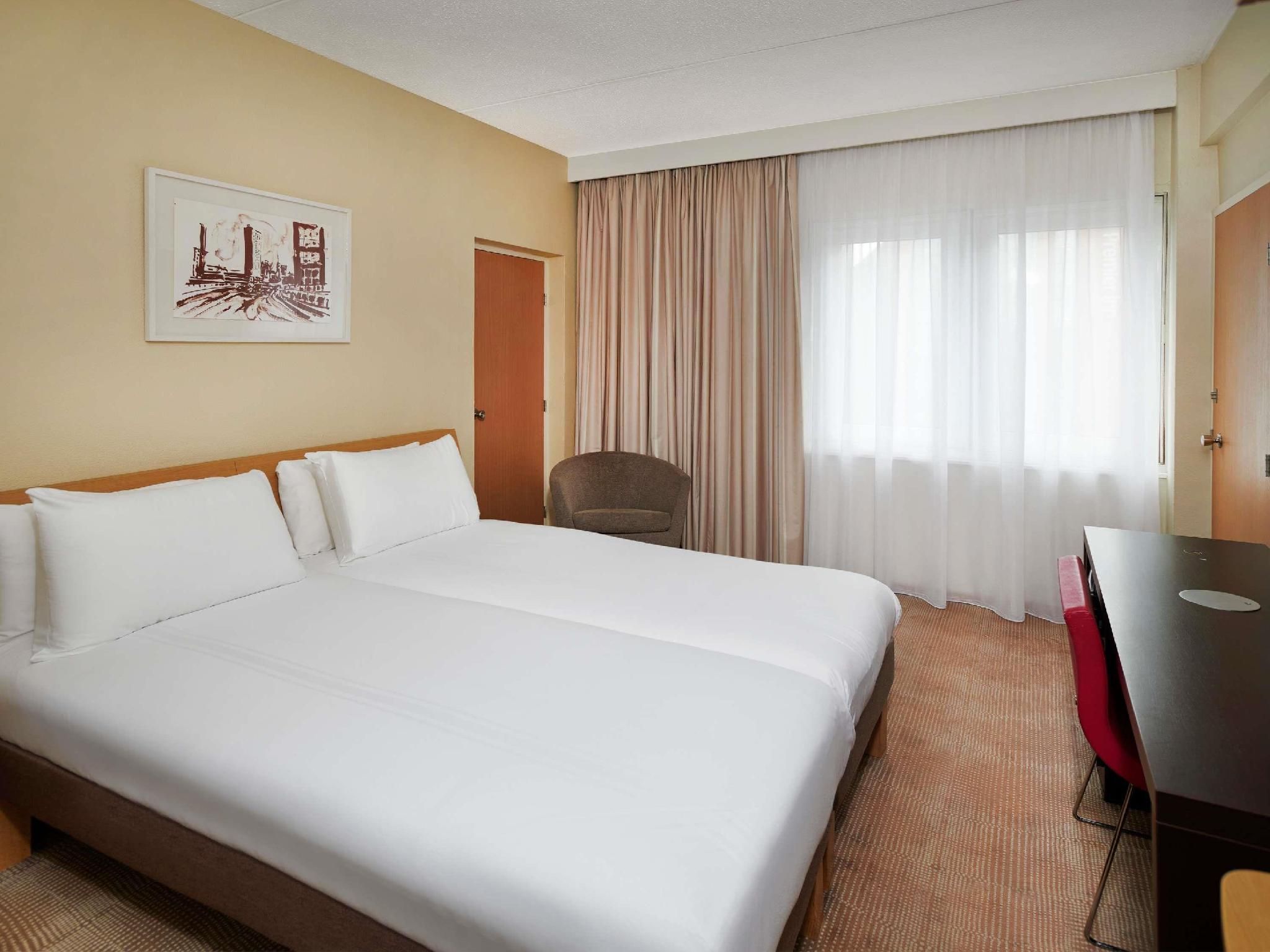 undefined Novotel London West 9