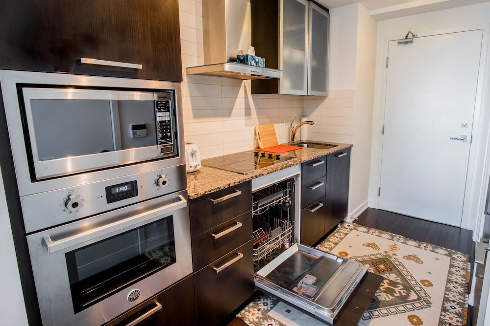 MiCasa Suites - Modern Executive Condo Studio Suite, 1 King Bed, City View 3