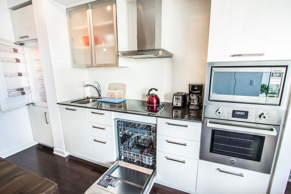 MiCasa Suites - Modern Executive Condo Studio Suite, 1 Queen Bed, City View 4