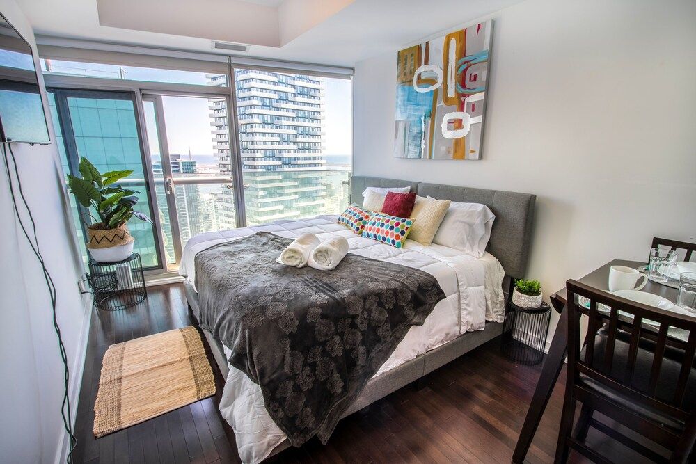 undefined MiCasa Suites - Modern Executive Condo 3
