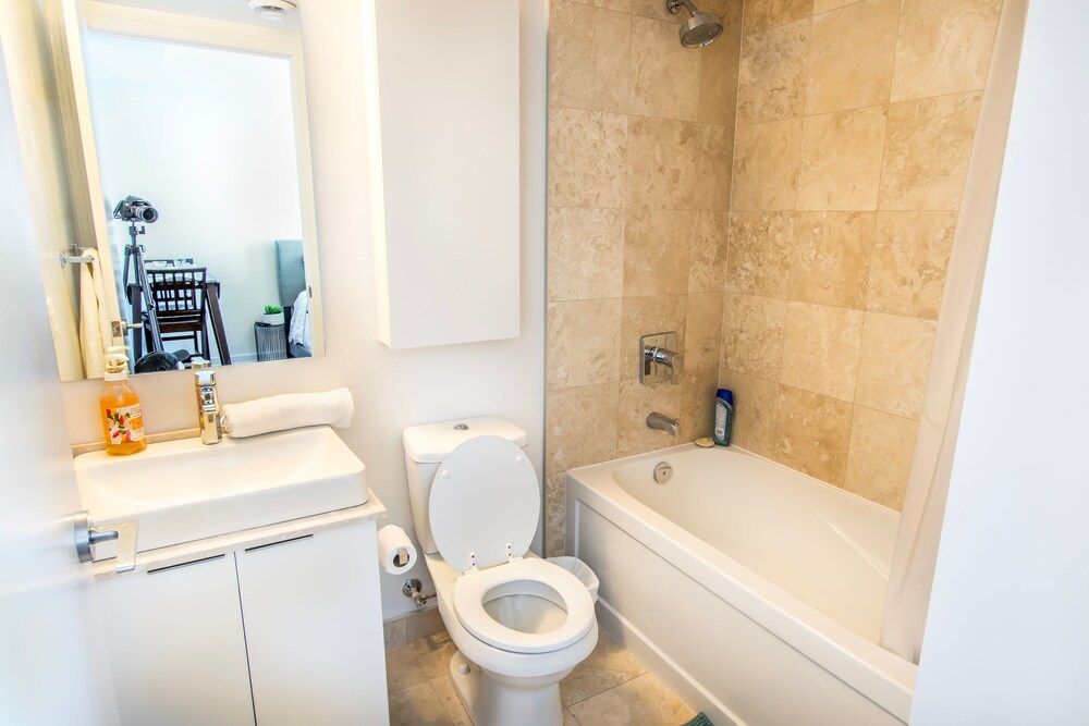 MiCasa Suites - Modern Executive Condo Studio Suite, 1 King Bed, City View 11