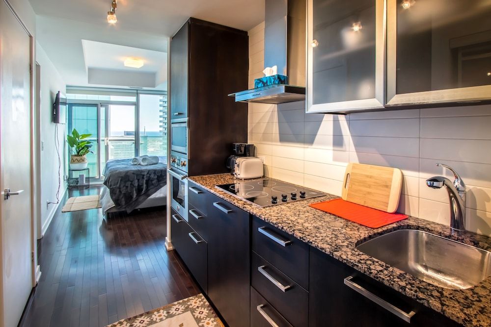 MiCasa Suites - Modern Executive Condo Studio Suite, 1 King Bed, City View 2