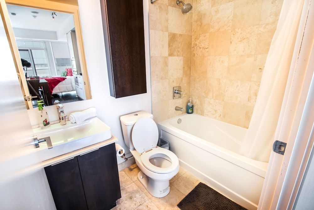 MiCasa Suites - Modern Executive Condo Studio Suite, 1 Queen Bed, City View 8