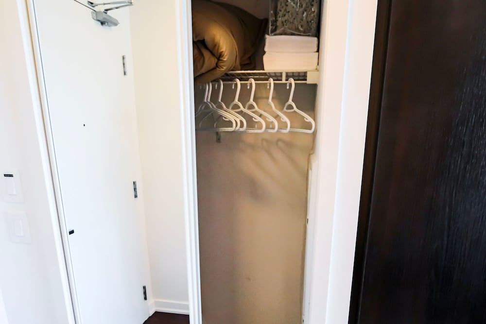 MiCasa Suites - Modern Executive Condo Studio Suite, 1 King Bed, City View 7