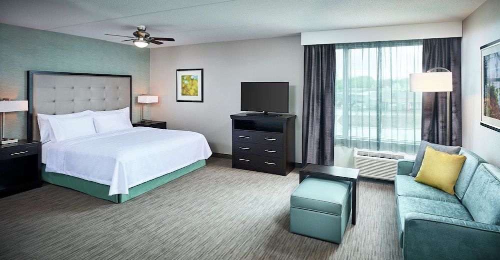 Studio, 1 King Bed, Accessible, Non Smoking (Mobility & Hearing, Roll-in Shower)