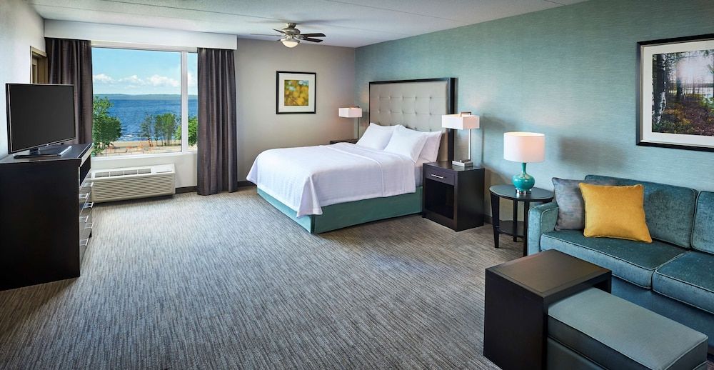 Studio, 1 King Bed, Accessible, Lake View (Mobility & Hearing, Bathtub)