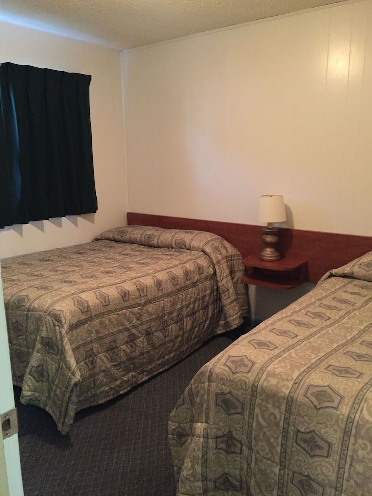 Family Suite, Non Smoking, Kitchenette (1 Queen Bed , 1 Double Bed, 1 Single )