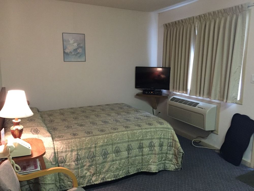 Family Suite, Non Smoking, Kitchenette (1 Queen Bed , 1 Double Bed, 1 Single )