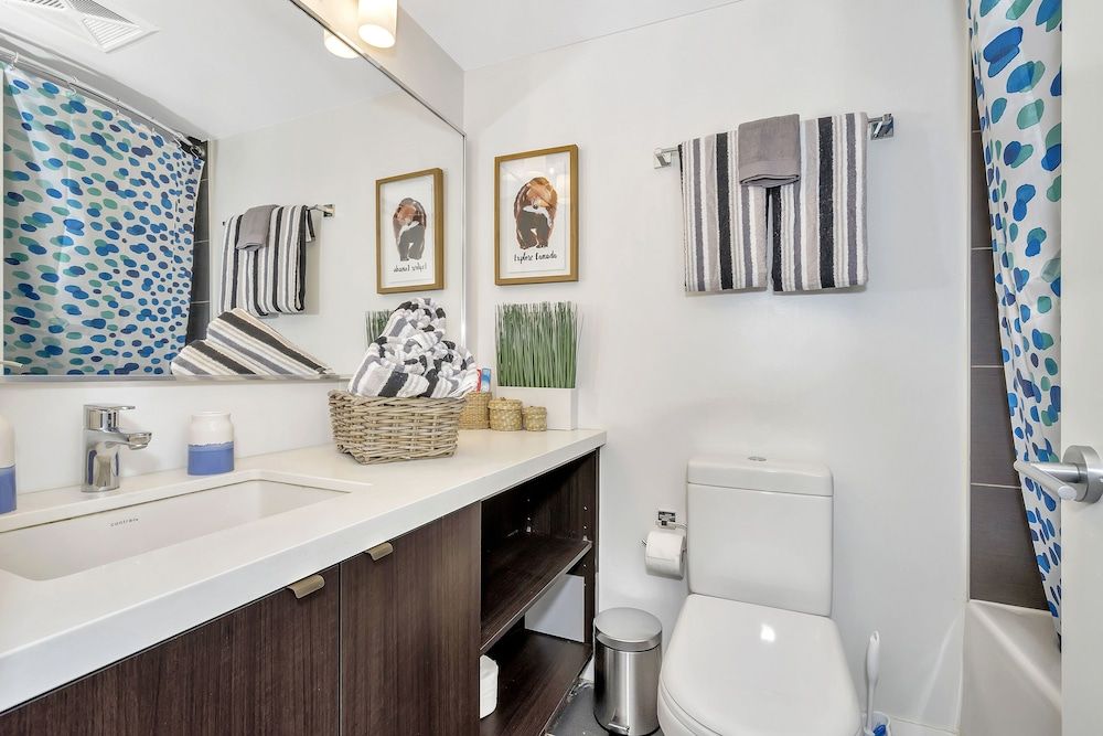 QuickStay - Elegance in Yorkville (Yonge & Bloor) Luxury Condo, 1 Queen Bed, City View 8