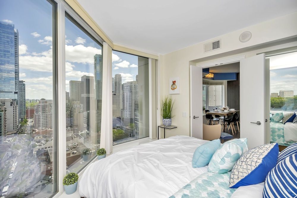 QuickStay - Elegance in Yorkville (Yonge & Bloor) Luxury Condo, 1 Queen Bed, City View 4