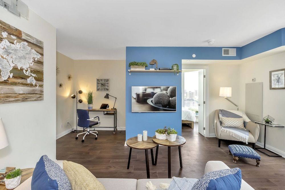 QuickStay - Elegance in Yorkville (Yonge & Bloor) Luxury Condo, 1 Queen Bed, City View 10