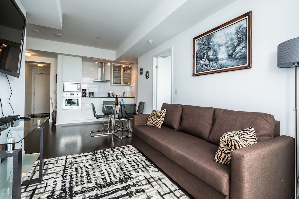 Condo in the sky with a breathtaking view Superior Condo, 1 Bedroom, Lake View 14