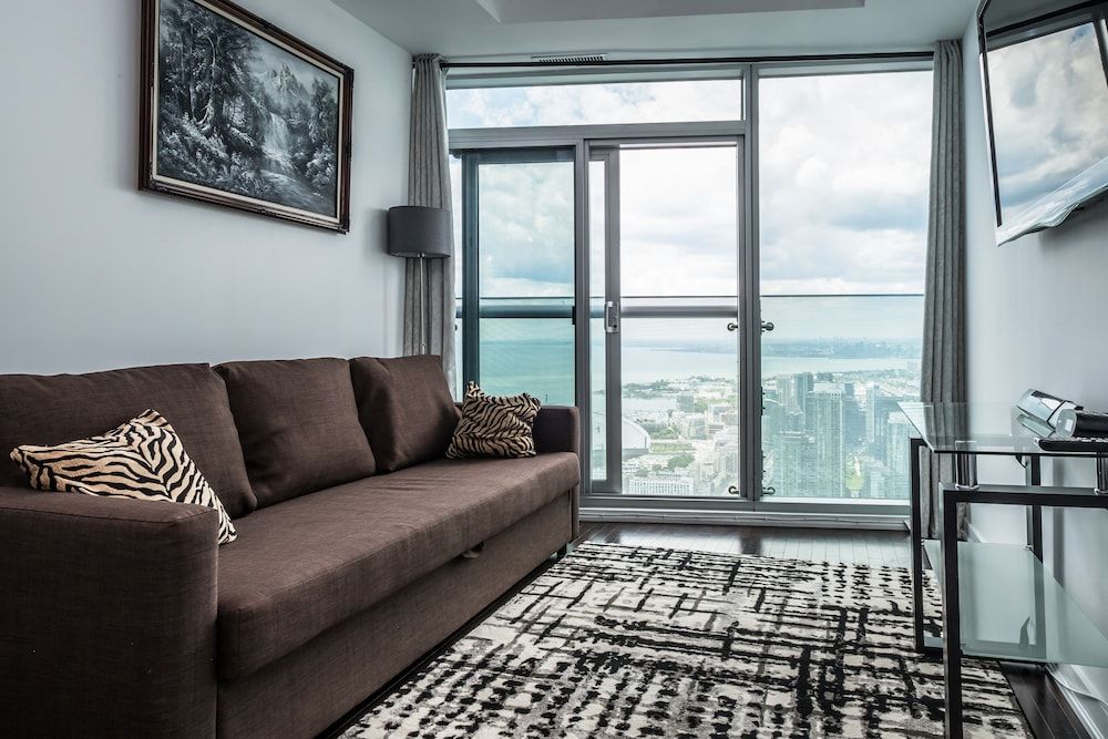 Condo in the sky with a breathtaking view Superior Condo, 1 Bedroom, Lake View 12