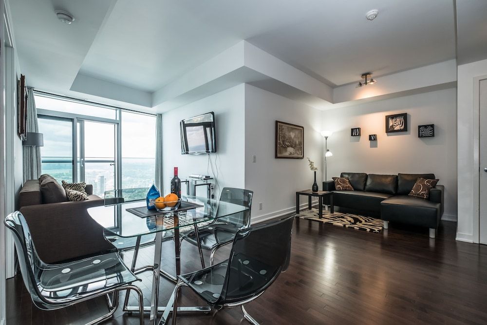 Condo in the sky with a breathtaking view Superior Condo, 1 Bedroom, Lake View 11