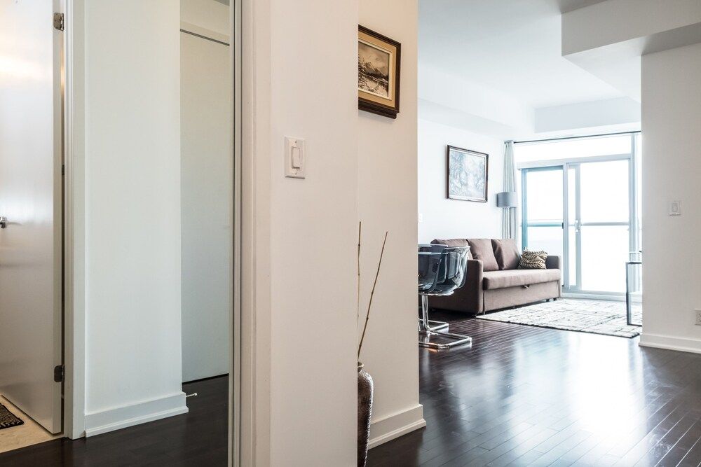 Condo in the sky with a breathtaking view Superior Condo, 1 Bedroom, Lake View 10