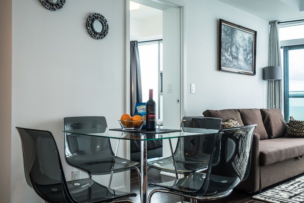 Condo in the sky with a breathtaking view Superior Condo, 1 Bedroom, Lake View 6