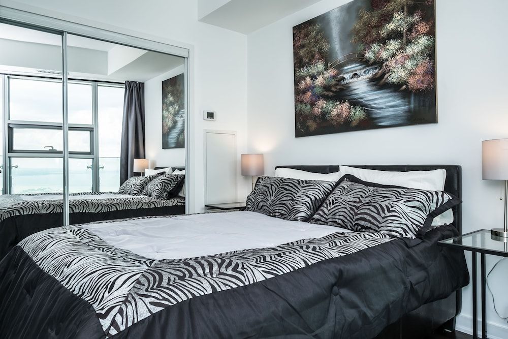 Condo in the sky with a breathtaking view Superior Condo, 1 Bedroom, Lake View 4