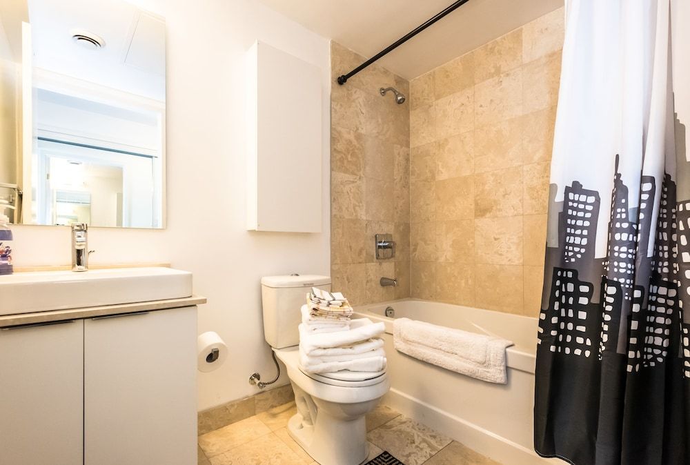 Condo in the sky with a breathtaking view Superior Condo, 1 Bedroom, Lake View 18