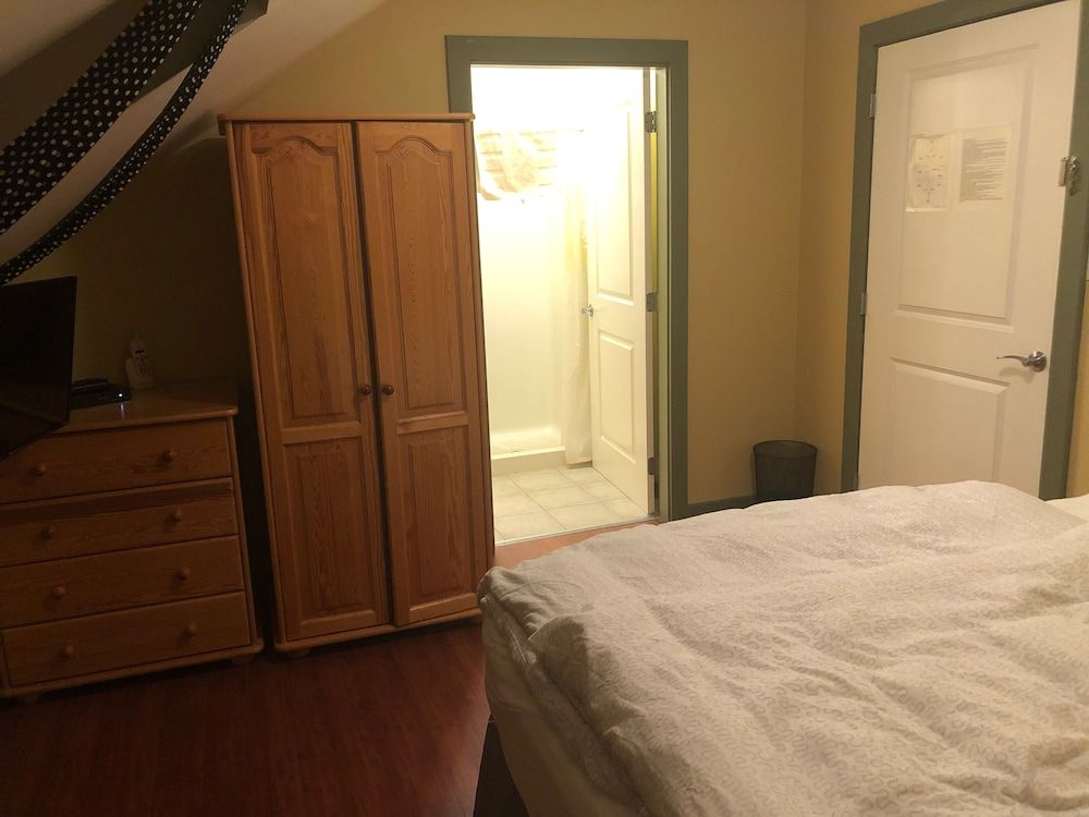 Crowsnest Vineyards Guesthouse Regular Double Room #1 2