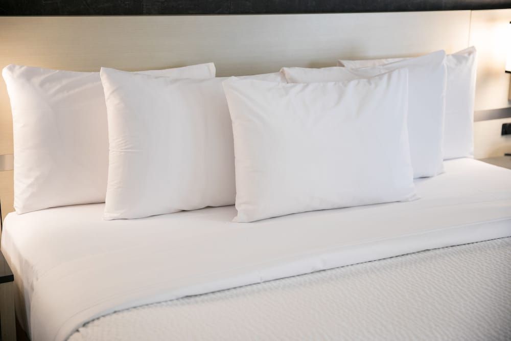 Room, 1 King Bed, Accessible, Non Smoking (Mobility, Main Floor)