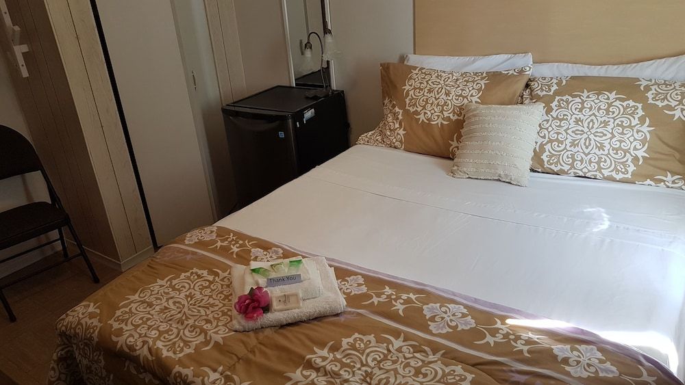 Deluxe Room, 1 Queen Bed, 2 Bathrooms, Ground Floor