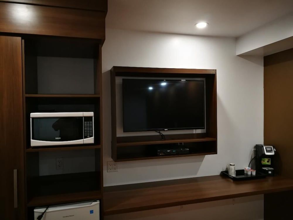 Motel Chez Nous (Renovated) Double Room with Two Double Beds-Non Smoking 4