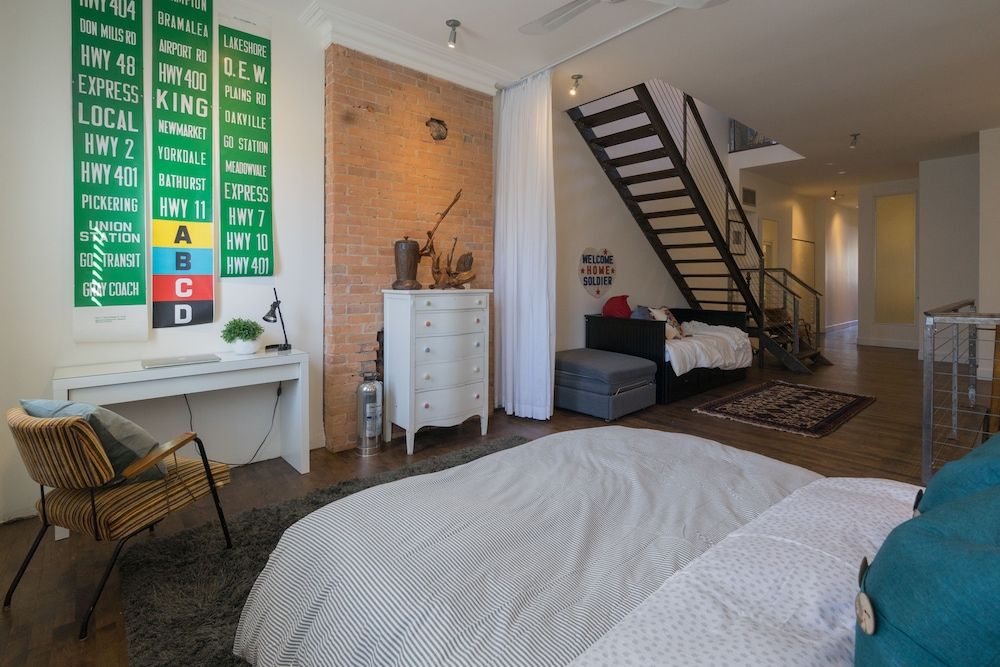 Applewood Suites - The Ossington Loft City Loft, 3 Bedrooms, Patio, City View 16