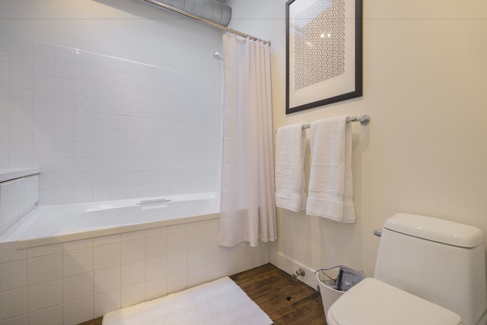 Applewood Suites - The Ossington Loft City Loft, 3 Bedrooms, Patio, City View 23