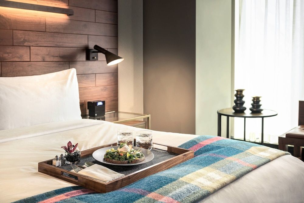 the DOUGLAS, Autograph Collection Room, 1 King Bed, Non Smoking 3