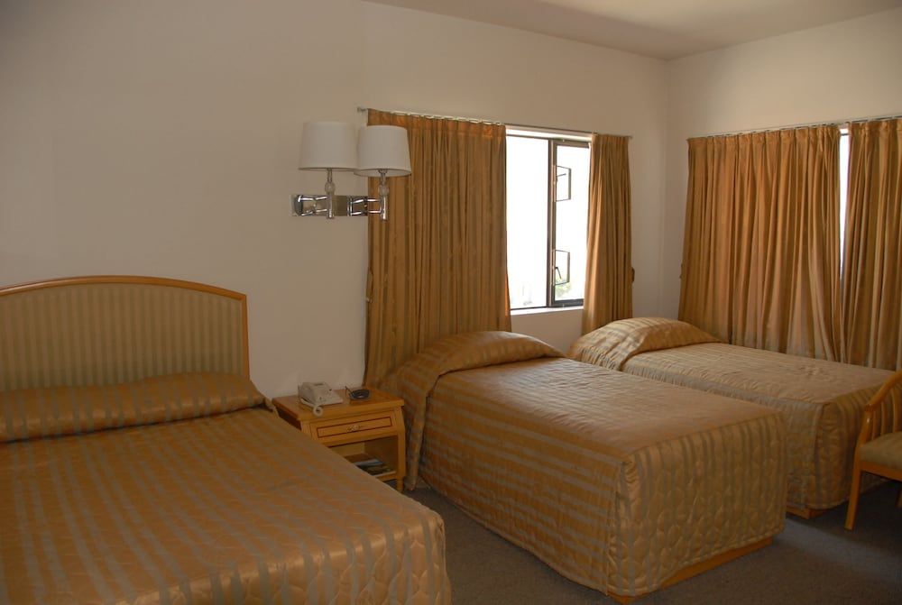 Hotel DeOro Quadruple Room, Private Bathroom 2